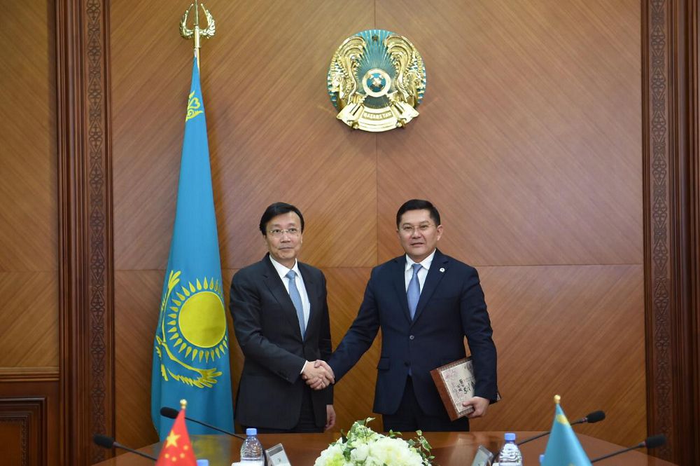 شىمكەنت اكىمى قىتايدىڭ قازاقستانداعى ەلشىسىمەن كەزدەستى