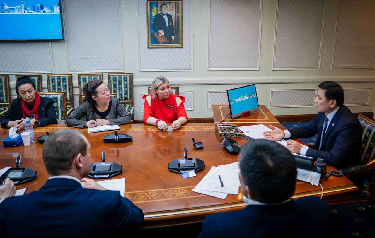 ەلوردا اكىمى التاي كولگىنوۆ قابىلداۋعا جازىلعان ازاماتتارمەن كەزدەستى