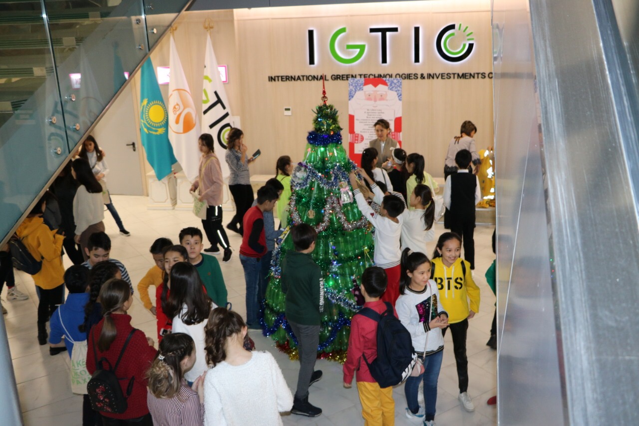 نۇر-سۇلتاندا پلاستيك شولمەكتەن شىرشا ورناتتى