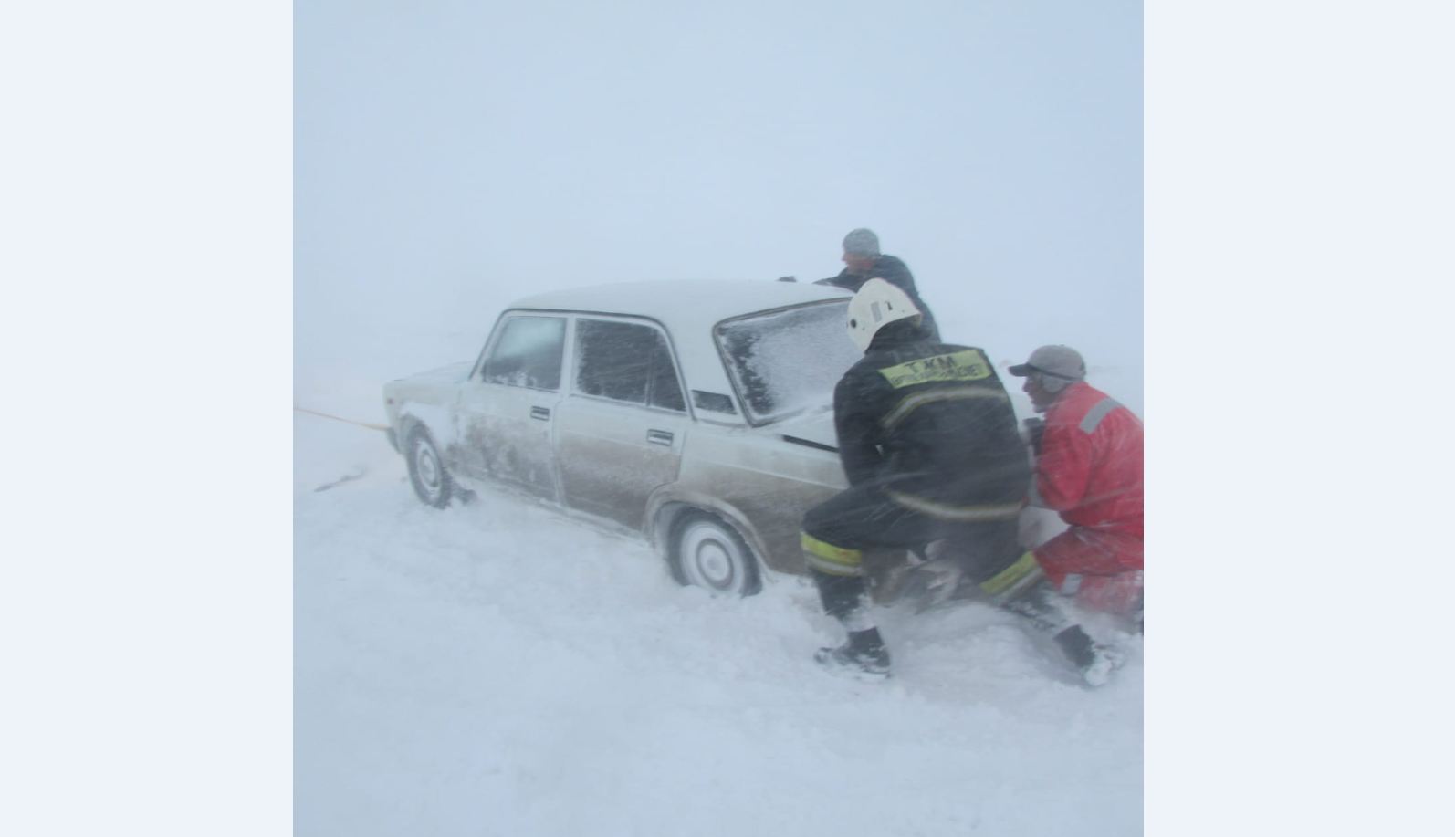 جامبىلدا قارلى بوراندا قالعاندار قۇتقارىلدى