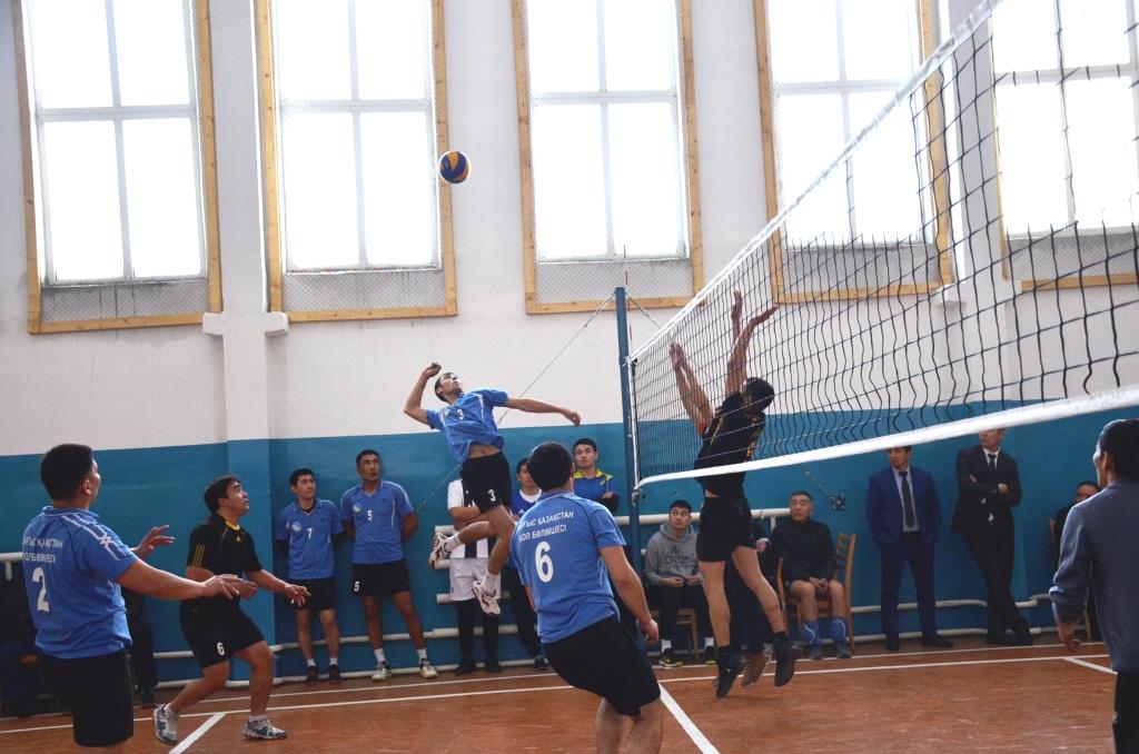 بارماق باتىردىڭ قۇرمەتىنە ۆولەيبولدان تۋرنير ءوتتى