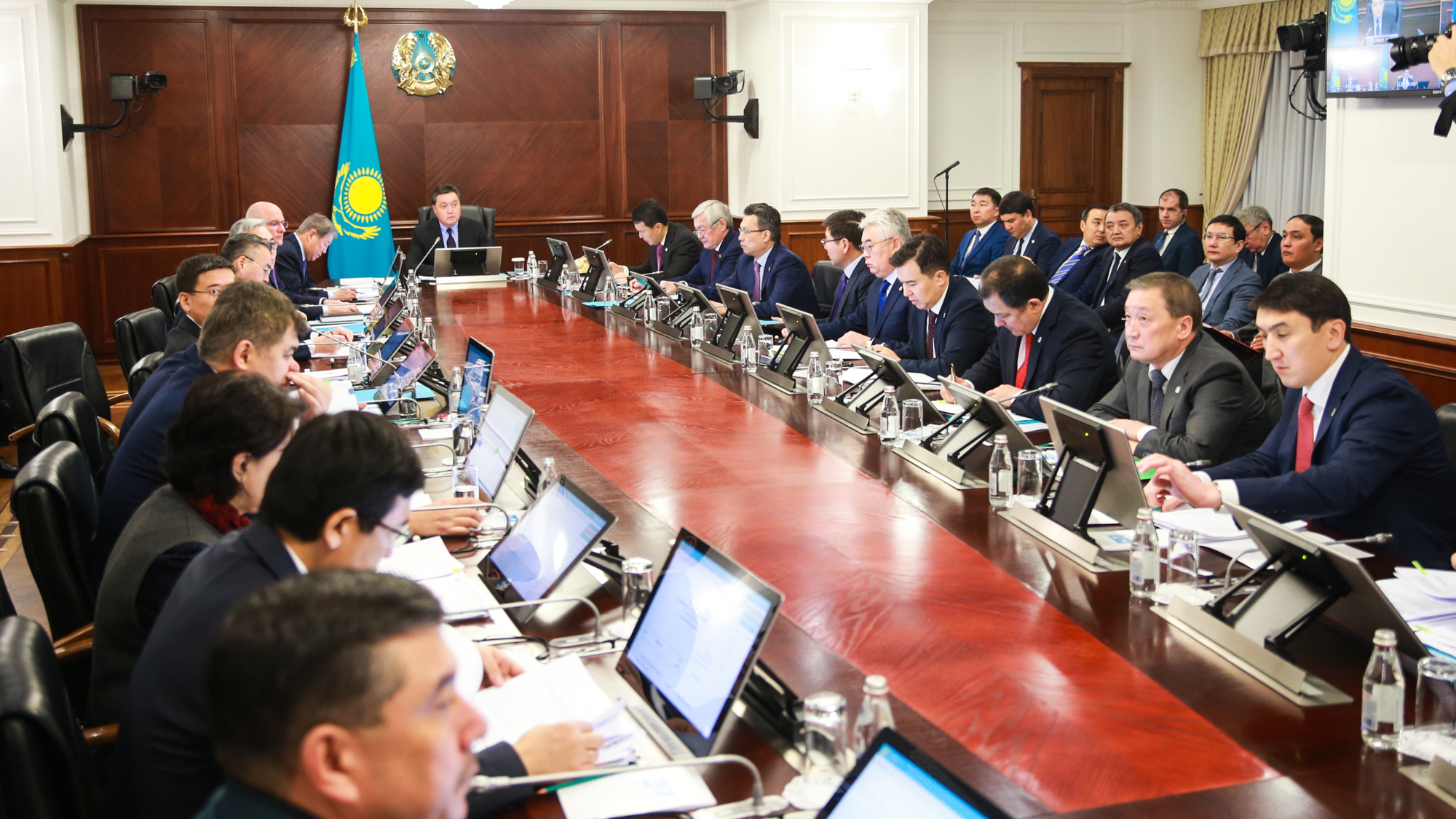 ۇكىمەت باسشىسى جولداردا جىلىتۋ جانە تاماقتاندىرۋ پۋنكتتەرىن ۇيىمداستىرۋدى تاپسىردى