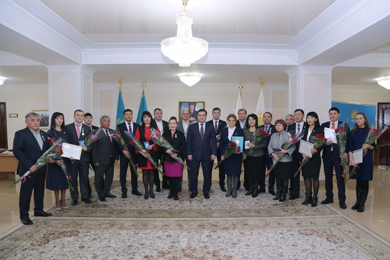 قاراعاندىدا Nur Otan پارتياسىنىڭ مۇشەلەرى ماراپاتتالدى