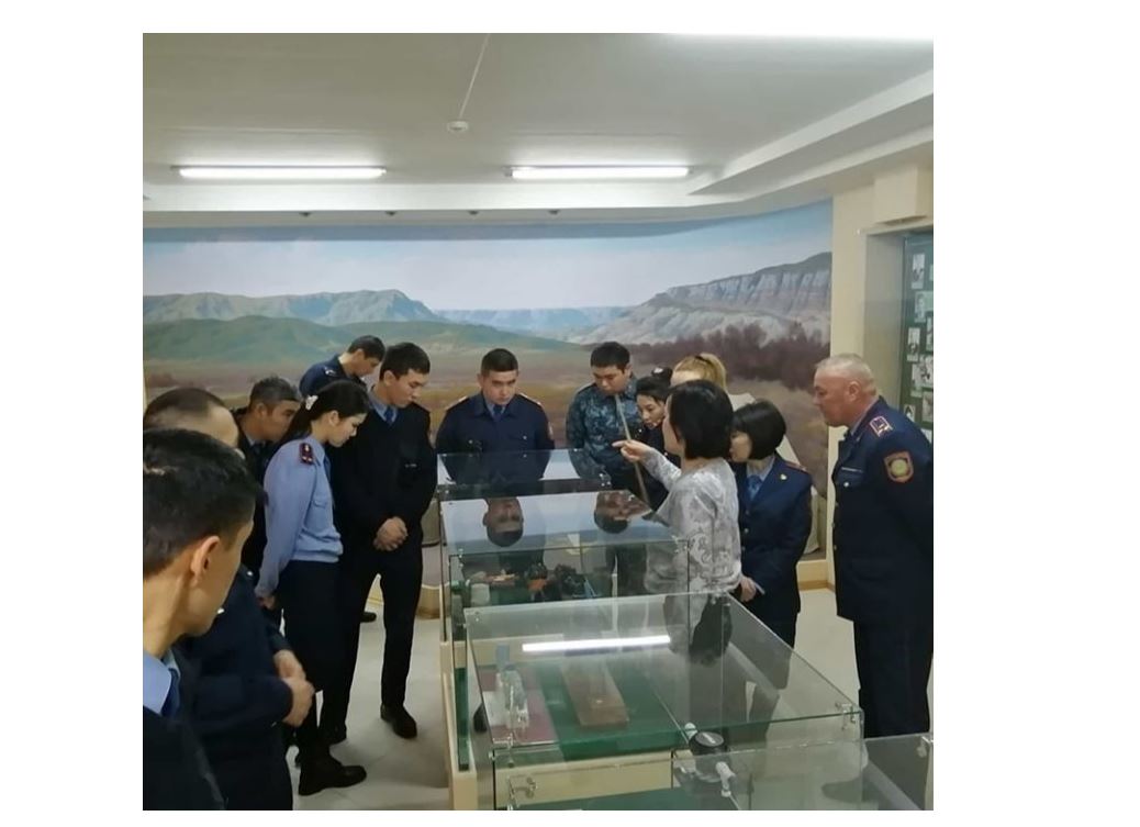 پوليتسەيلەر مۋزەيلەرگە ساياحات جاسادى