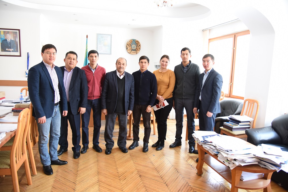 قىرعىزستاننىڭ جولشىلارى قازاقستاندىق ارىپتەستەرىنىڭ تاجىريبەسىن زەرتتەۋدە