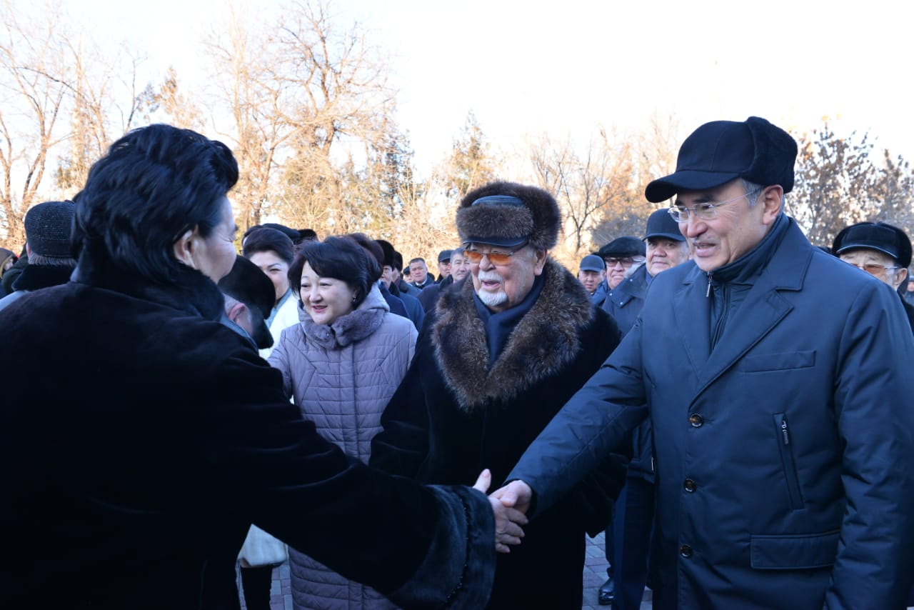 جامبىل وبلىسىنىڭ 80 جىلدىق مەرەيتويىنا شىمكەنتتەن ارنايى دەلەگاتسيا كەلدى