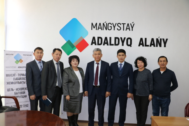 ەكولوگتار جانە جانۋارلار الەمىن قورعاۋشىلار تۇرعىندارمەن كەزدەستى