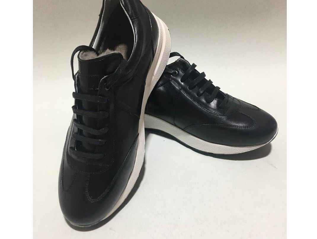 شاعىن اۋىلدا اياق كيىمدەر شىعارىلادى