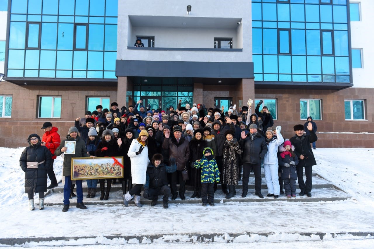 كوپتەن كۇتكەن تۇرعىن ءۇي كەشەنى بەرىلدى