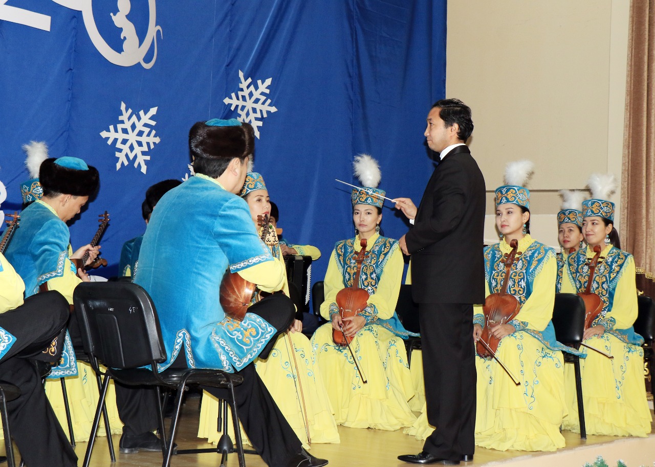 قۇرمانعازى وركەسترى قارتتار ۇيىندە كونتسەرت قويدى