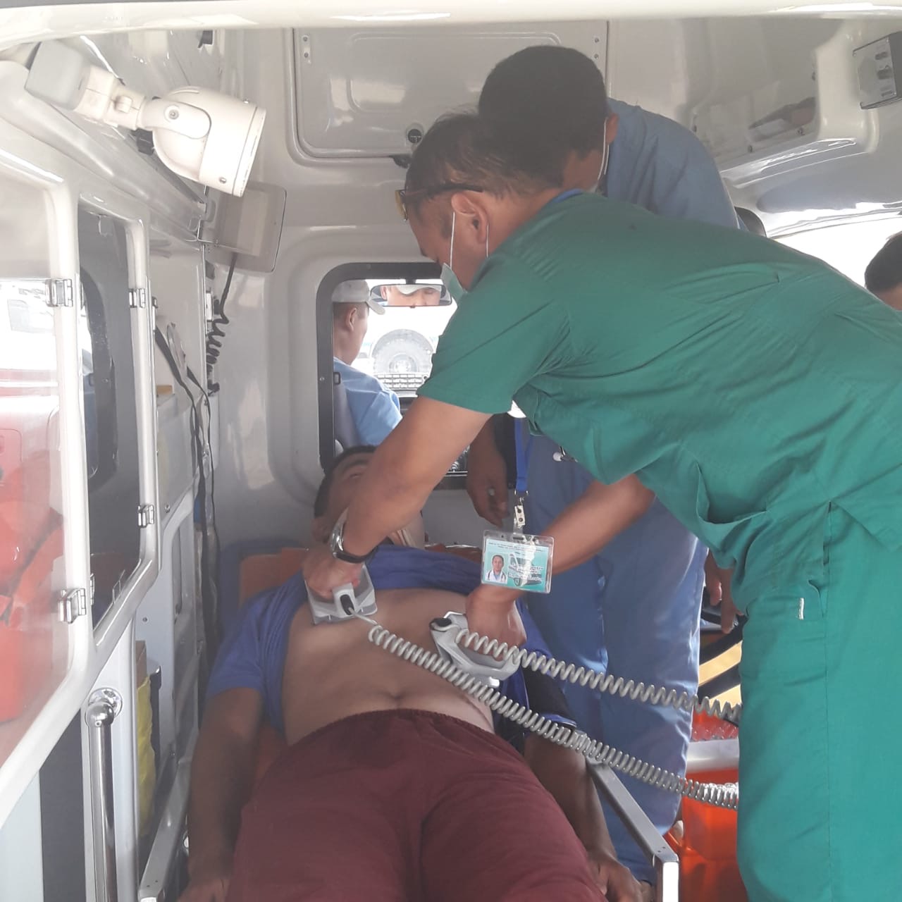 اقتاۋدا تەڭىزدەن قۇتقارىلعان ازاماتتى دارىگەرلەر امان الىپ قالدى