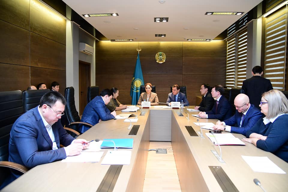 شىمكەنتتە سەنات دەپۋتاتتارى قوعامدىق قابىلداۋ وتكىزدى