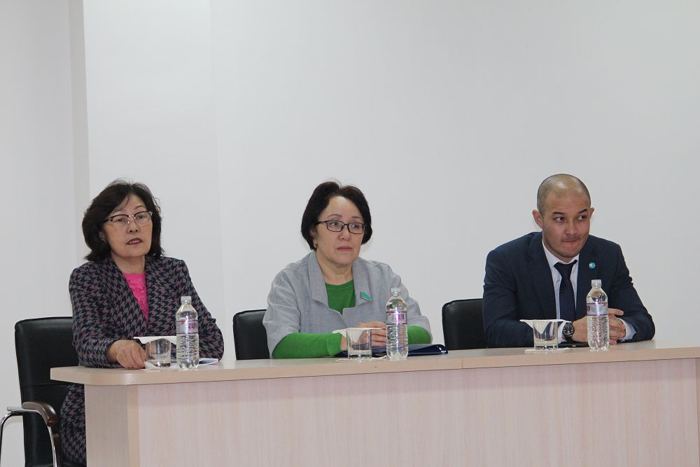 ساۋلە ايتپاەۆا  ءىس-ساپارمەن الماتىعا باردى