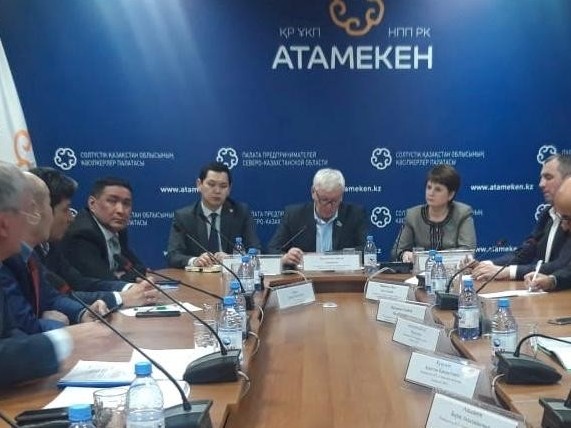 اگروونەركاسىپ كەشەندەرىن مەملەكەتتىك قولداۋ ماسەلەلەرى تالقىلاندى