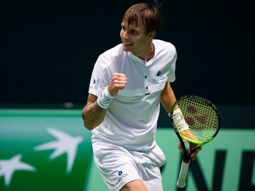 بۋبليك بابىندا ەكەن: تەيلور ءفريتتستى تىزە بۇكتىردى