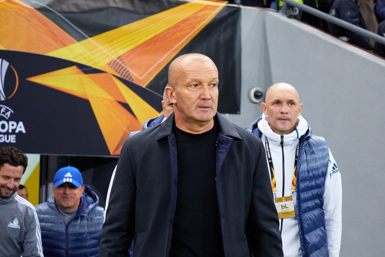 «استانا» فۋتبول كلۋبىنىڭ باس باپكەرى قىزمەتىنەن كەتتى