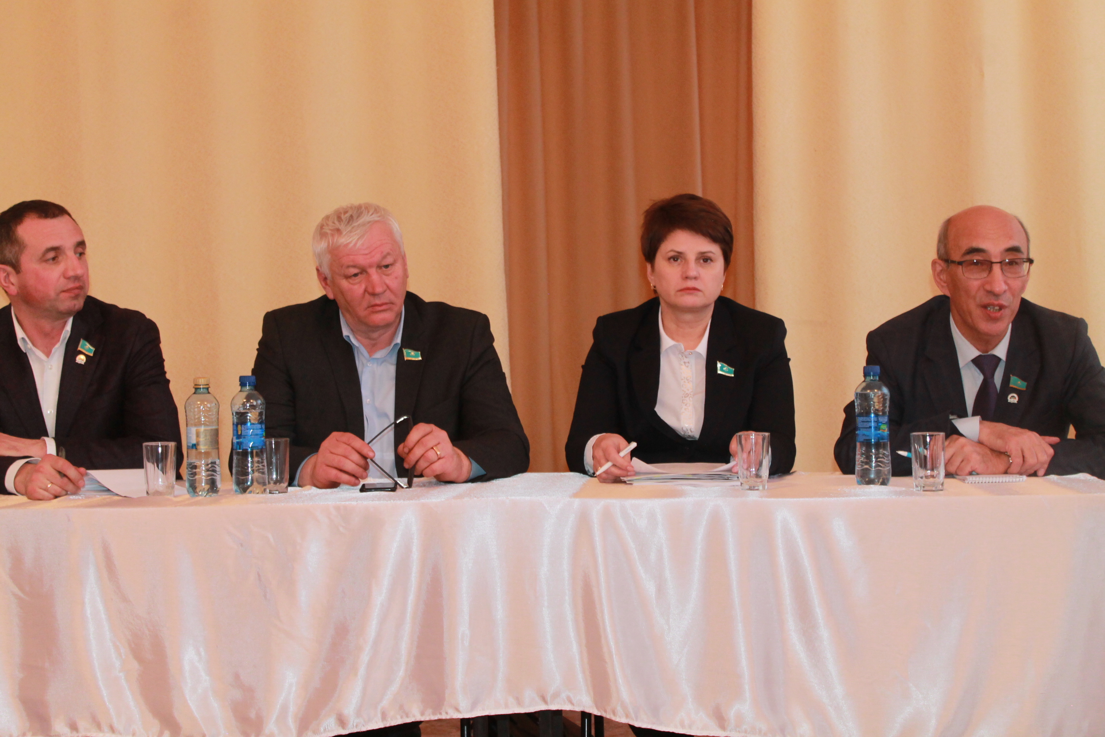 تايىنشا قالاسىنىڭ تۇرعىندارى جاڭا مەكتەپ سالۋ قاجەتتىگىن ايتتى