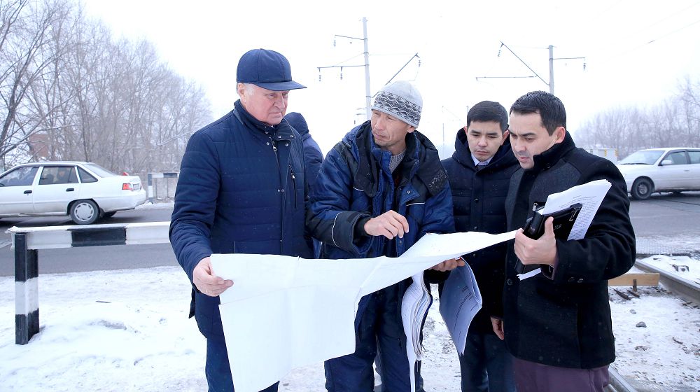 ۆ. ۆولكوۆ شامالعان ستانتسياسىنداعى جاياۋ جۇرگىنشىلەر كوپىرىنىڭ قۇرىلىسىن تەكسەردى