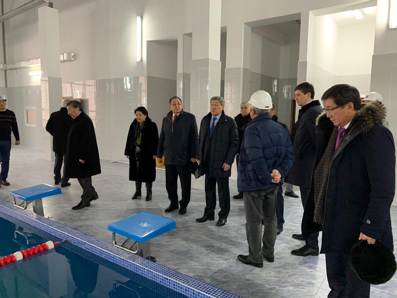 عۇمار دۇيسەمباەۆ اتىراۋداعى وقۋشىلار جانە جاستار سارايىندا بولدى