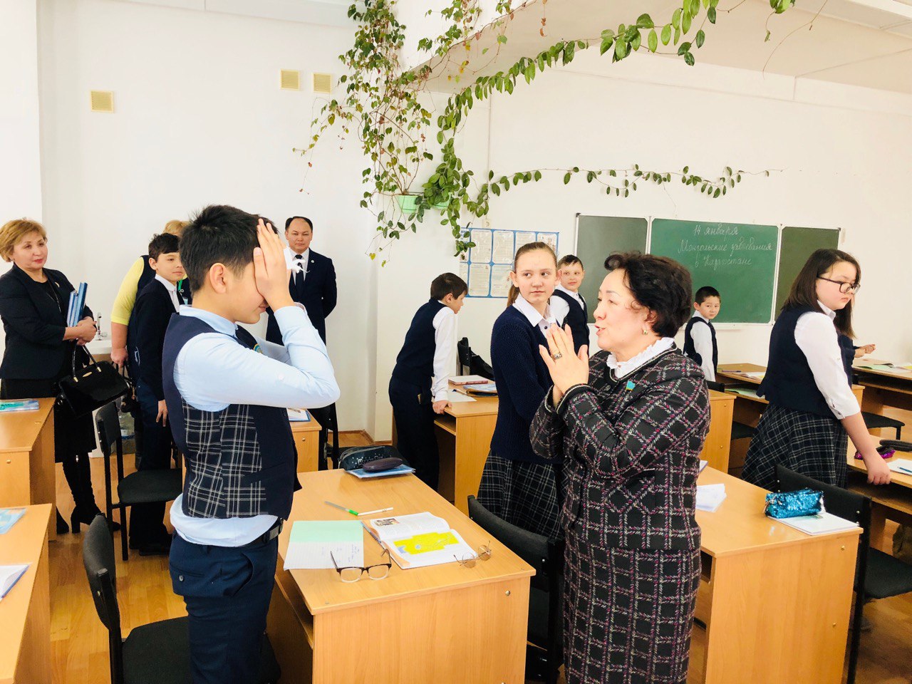 اقمولا وبلىسىنىڭ تۇرعىندارى اۋىل قارتتارىنىڭ جاعدايىنا الاڭداپ وتىر