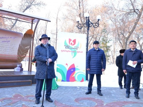 شىمكەنتتە پوەزيا مىنبەرى اشىلدى