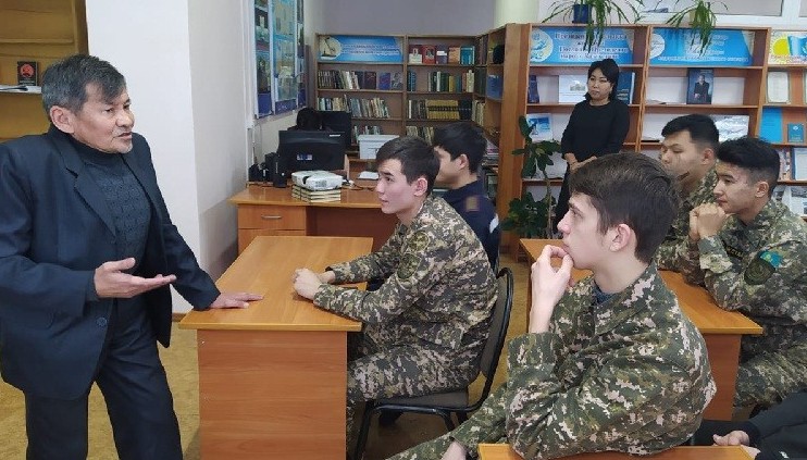 سەمەيدە ستۋدەنتتەر «التىن وردا» ءفيلمىن تاماشالادى