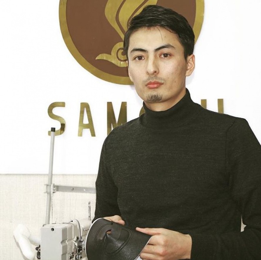 سامعاۋ ءناسىپحان: مەن تىككەن ەتىكتەردى ديماش قۇدايبەرگەن الەمدىك ساحنالارعا كيىپ شىعىپ ءجۇر