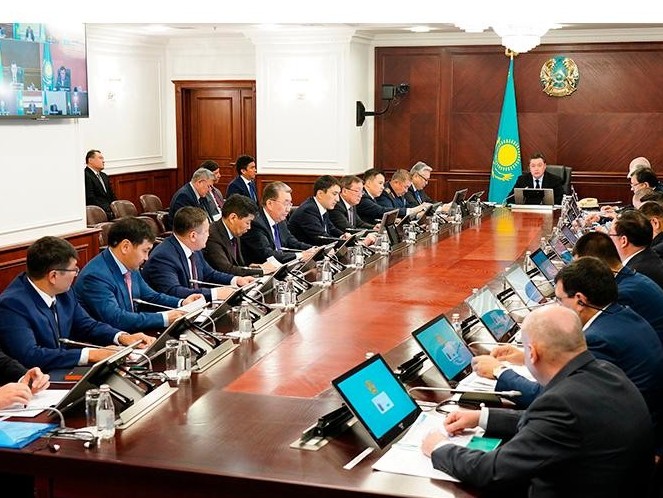 ۇكىمەت باسشىسى ءىرى اۆتوجول جوبالارىن بيىل اياقتاۋدى تاپسىردى