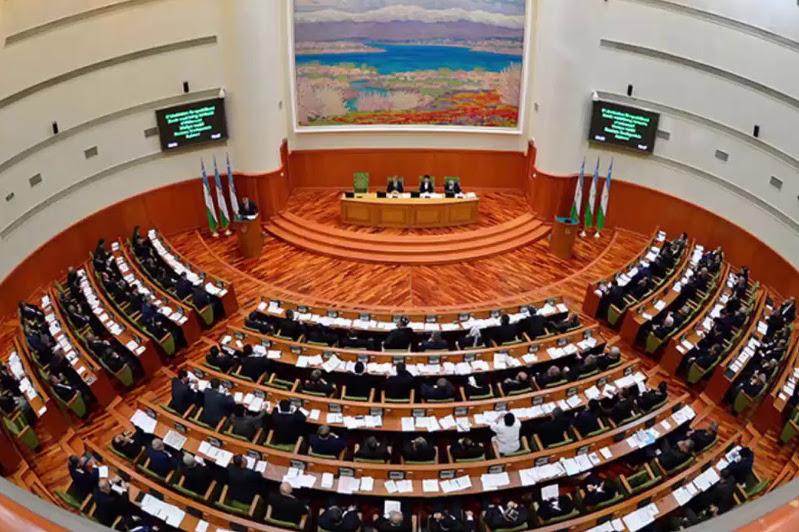 وزبەكستان ۇكىمەتى وتستاۆكاعا كەتتى