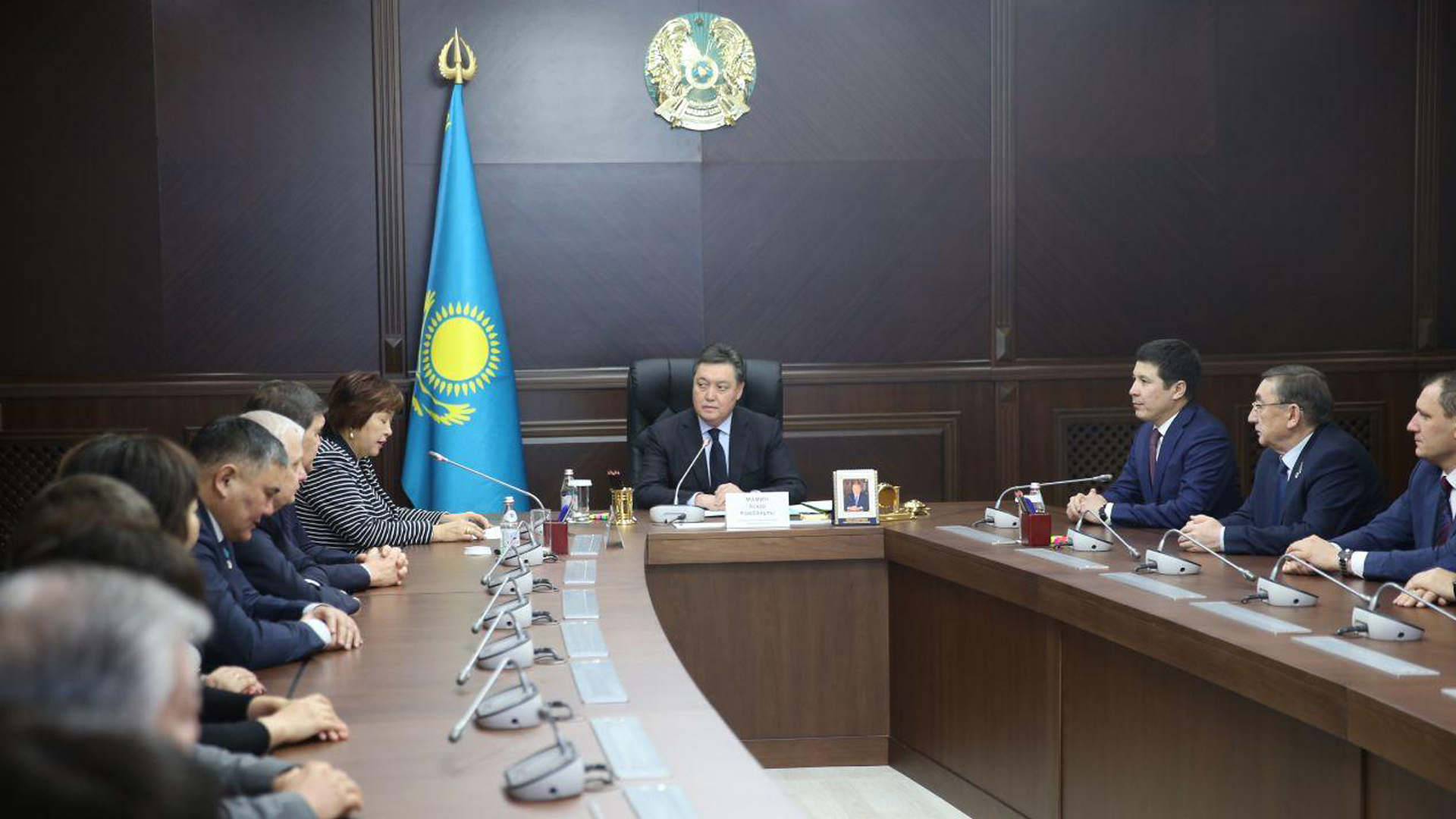 اسقار مامين پاۆلودار وبلىسىنىڭ جاڭا اكىمىن تانىستىردى