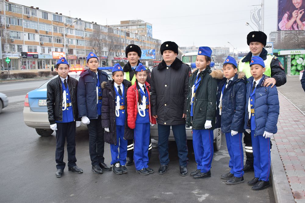 ماڭعىستاۋلىق پوليتسەيلەر ەرىكتىلەردى قىزمەتكە تارتتى