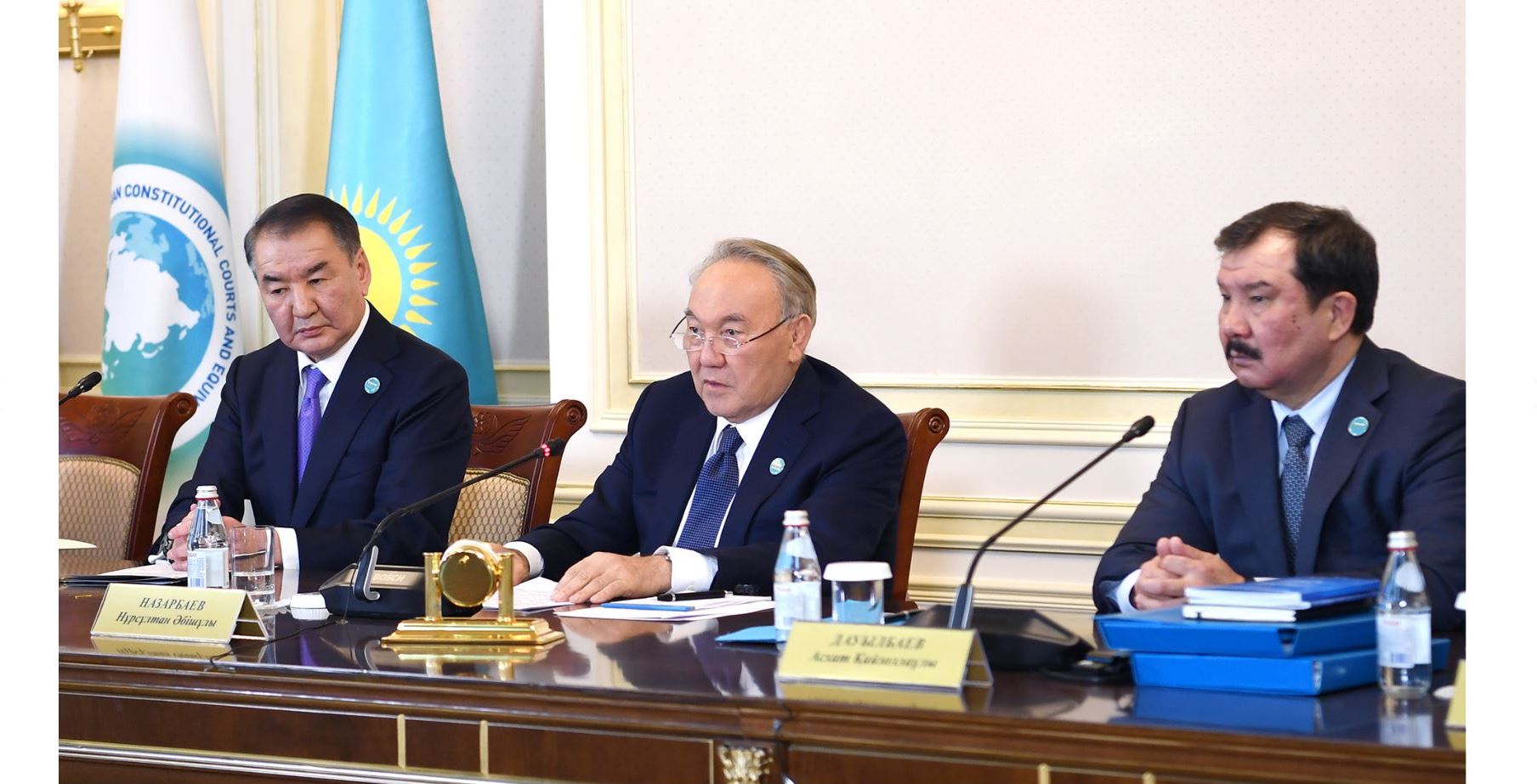 كونستيتۋتسيالىق كەڭەستىڭ ماجىلىسىنە قاتىستى