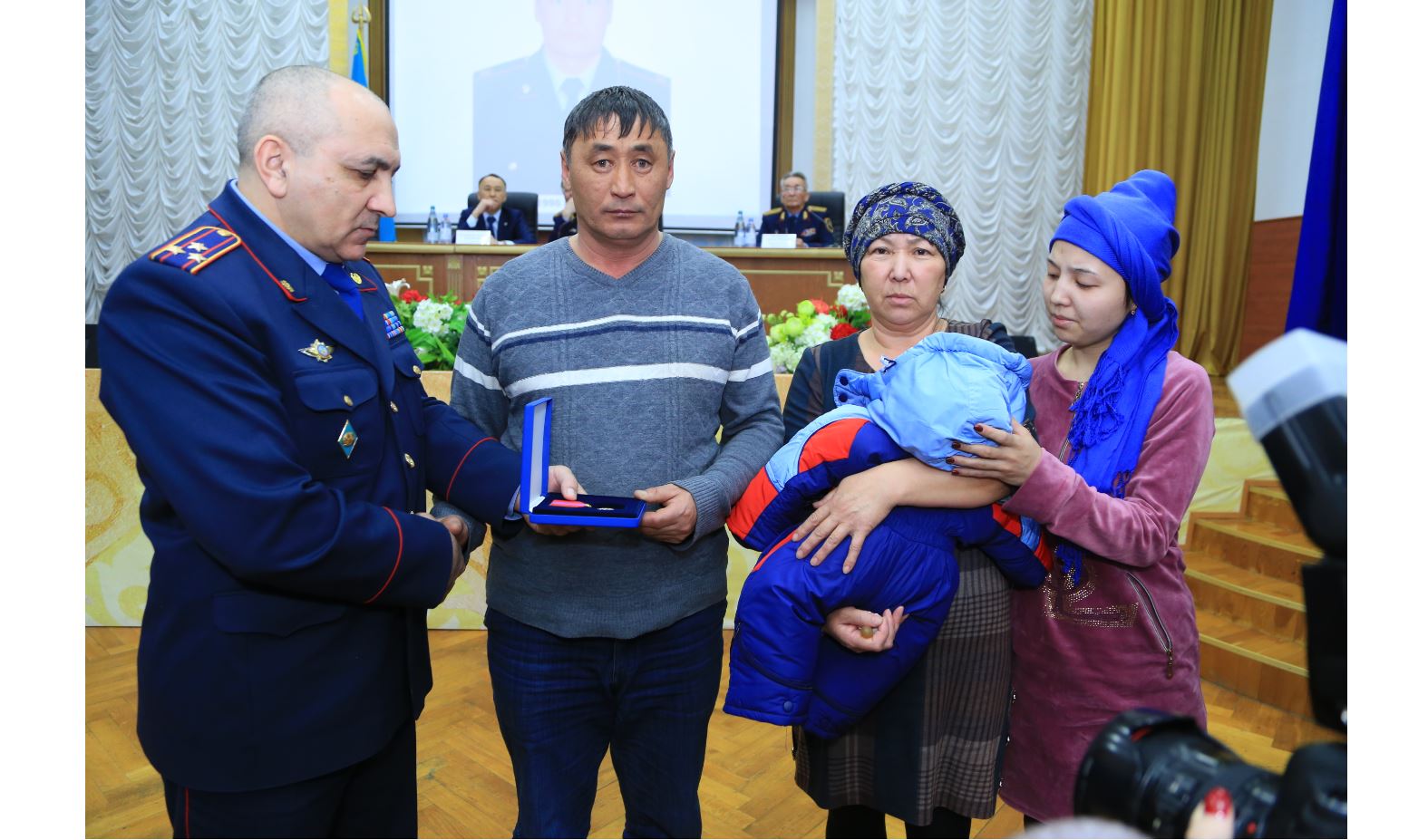 اقتىق ساپارعا شىعارىپ سالدى