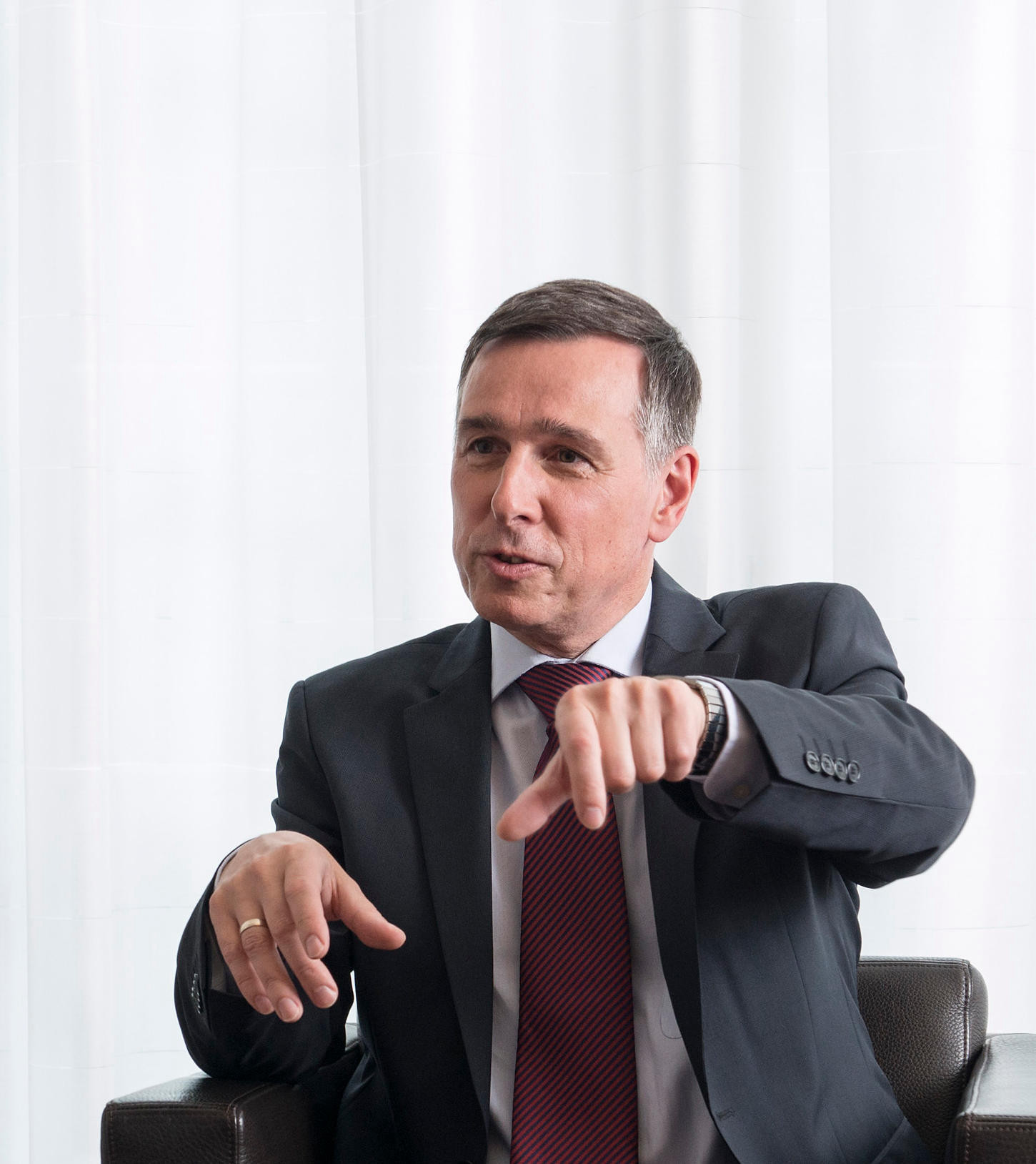 يواحيم برويەر: الەۋمەتتىك قامسىزداندىرۋمەن بارشانى قامتۋ كەرەك