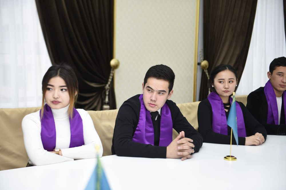 وقمۋ شاكىرتاقىنى ءبىرىنشى بولىپ كوتەردى