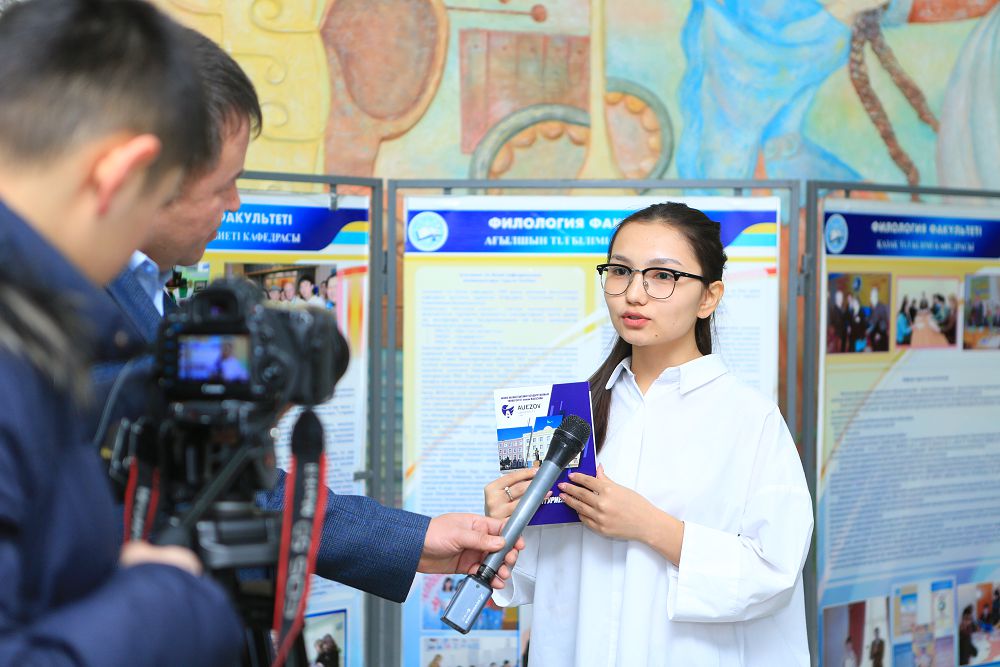 شىمكەنتتەگى جوعارى وقۋ ورنىندا «اشىق ەسىك» كۇنى ءوتتى