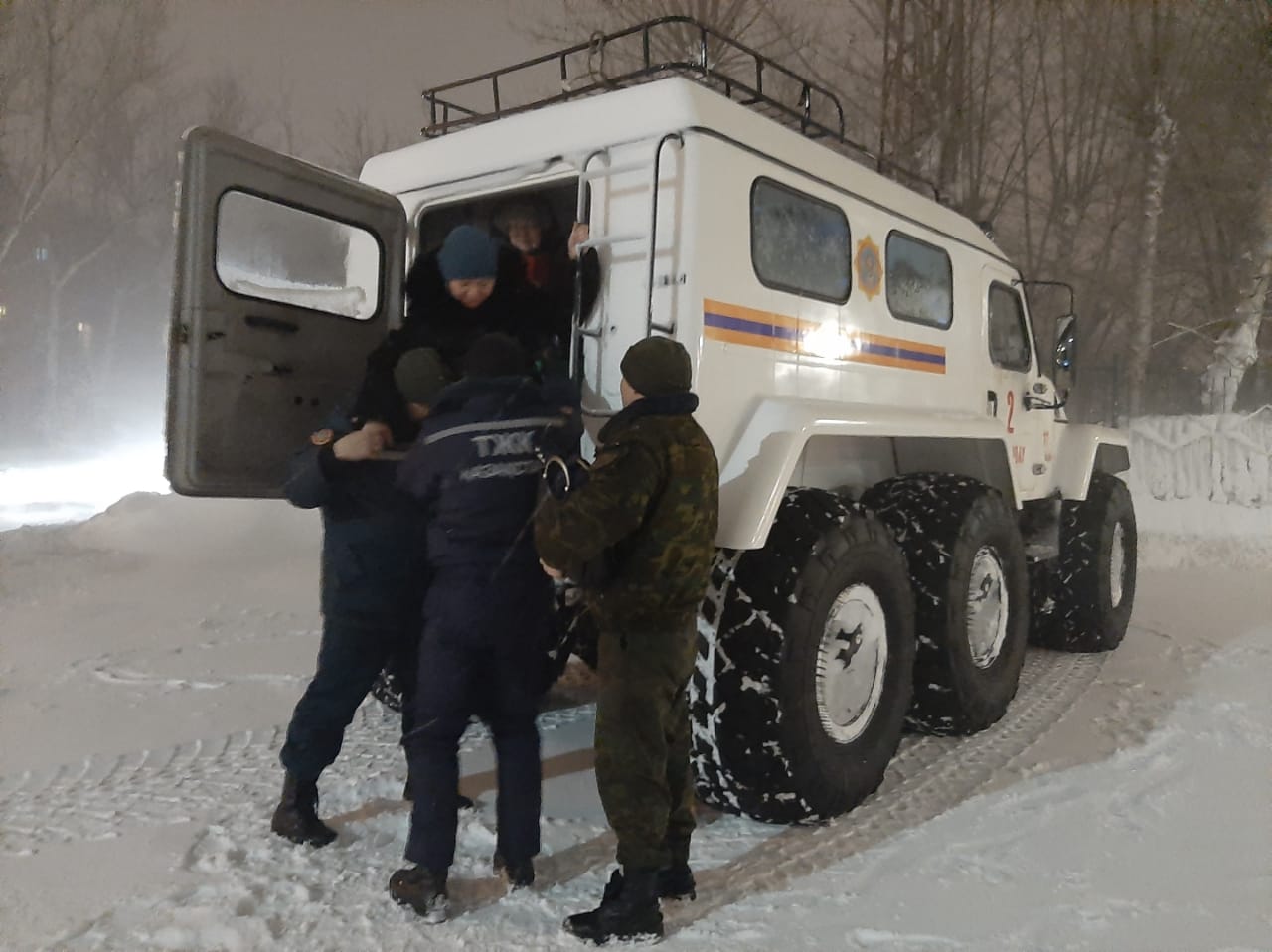 قاراعاندى وبلىسىندا قار قۇرساۋىنان 111 ادام قۇتقارىلدى