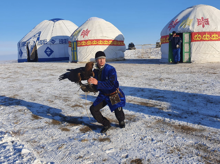 بقو-دا «جايىق قىرانى-2020» بۇركىتشىلەر سايىسى باستالدى