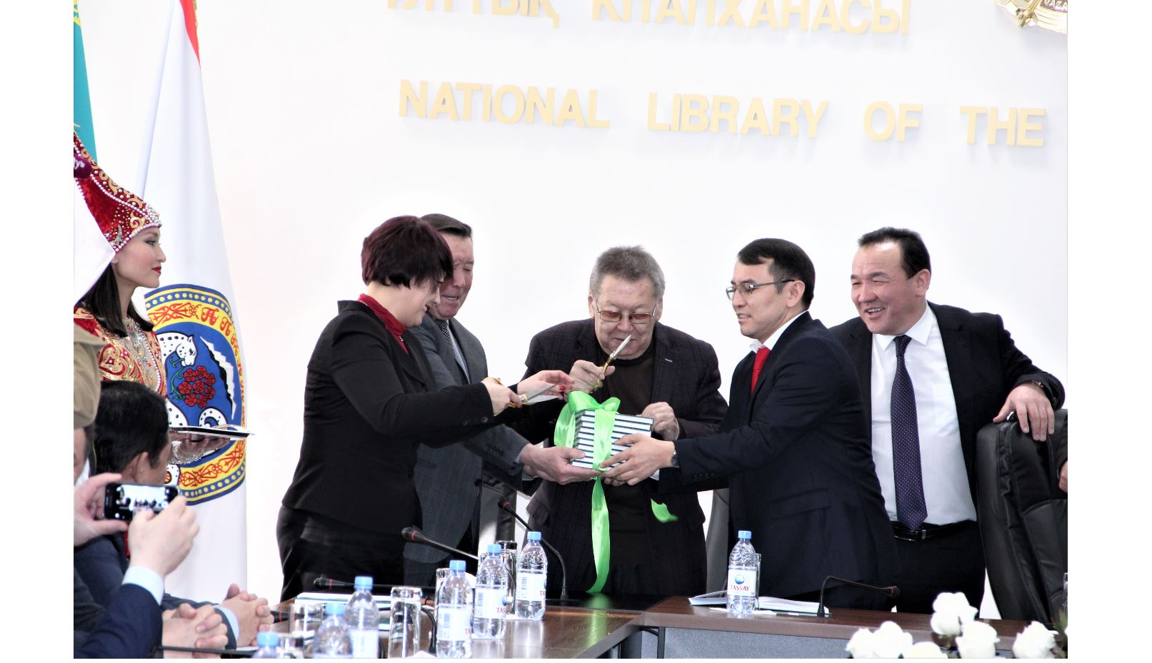 جارتى عاسىردا – تسيرك ونەرى تۋرالى قازاق تىلىندەگى العاشقى كىتاپ شىقتى