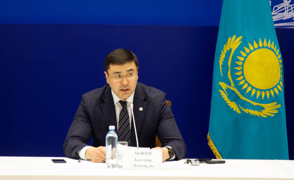 ب. ماكەن حالىقتى كوروناۆيرۋستان قورعاۋ ماسەلەلەرى جونىندە كەڭەس وتكىزدى