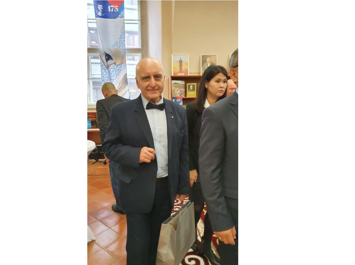 ا.بەركۋۆيچ: اباي مۇرالارىن وسى ورتالىق ارقىلى جاقىن تاني تۇسەتىن بولدىق