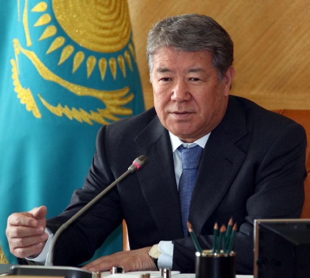 ەلباسى احمەتجان ەسىموۆتى قابىلدادى