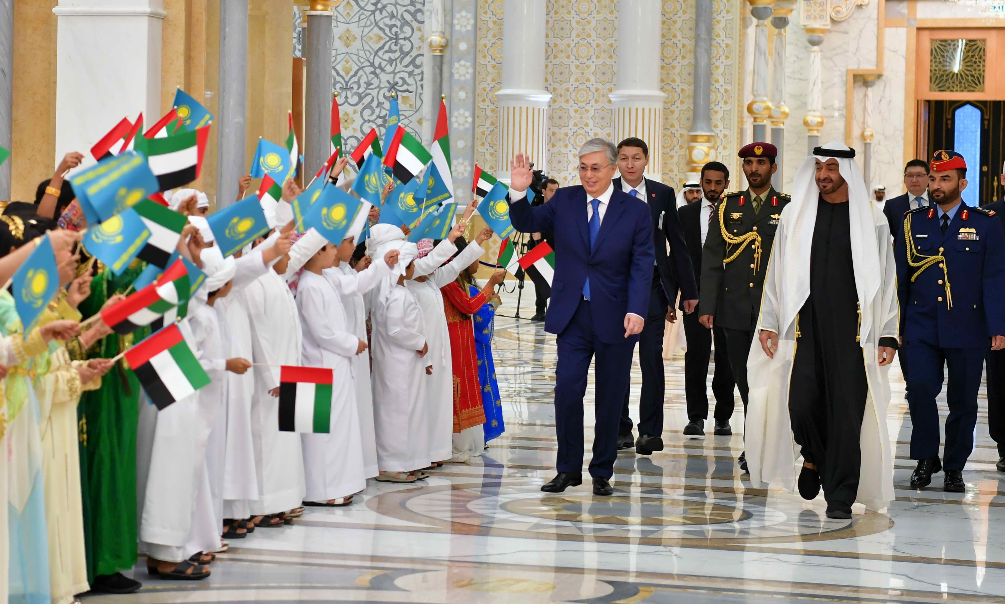 قازاقستان مەن ءباا اراسىنداعى ساۋدا اينالىمى ءوسىپ كەلەدى - ءباا تاق مۇراگەرى