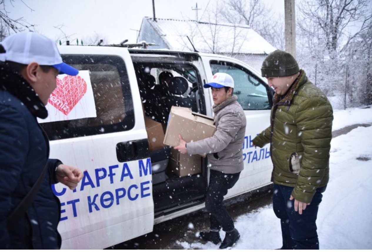 شىمكەنتتەگى الەۋمەتتىك كومەككە مۇقتاج 50 وتباسىعا ازىق-ت ۇلىك سەبەتتەرى تاراتىلدى