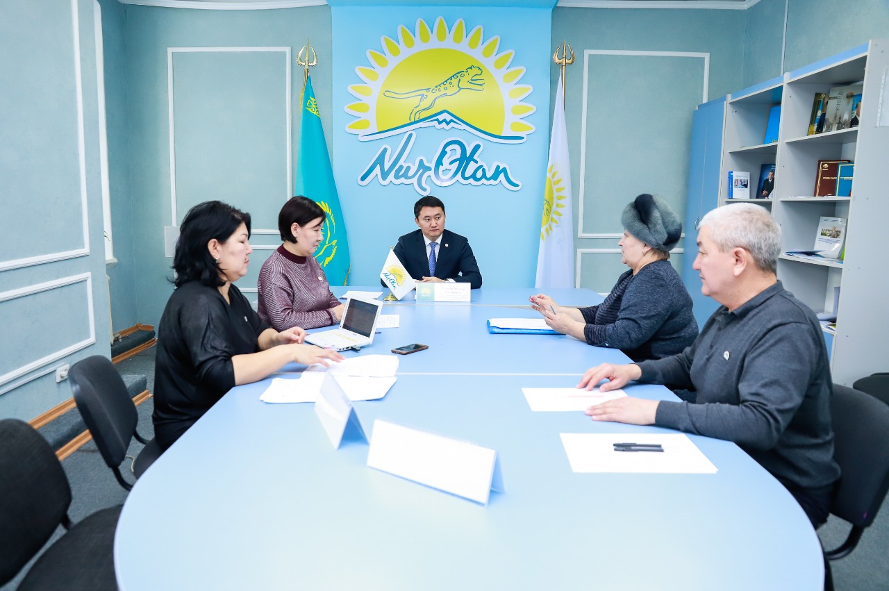 تۇرعىنداردىڭ ماسەلەلەرىن تىڭدادى