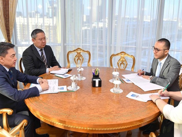 اسقار شاكىروۆ ازامات شامبيلوۆپەن كەزدەستى