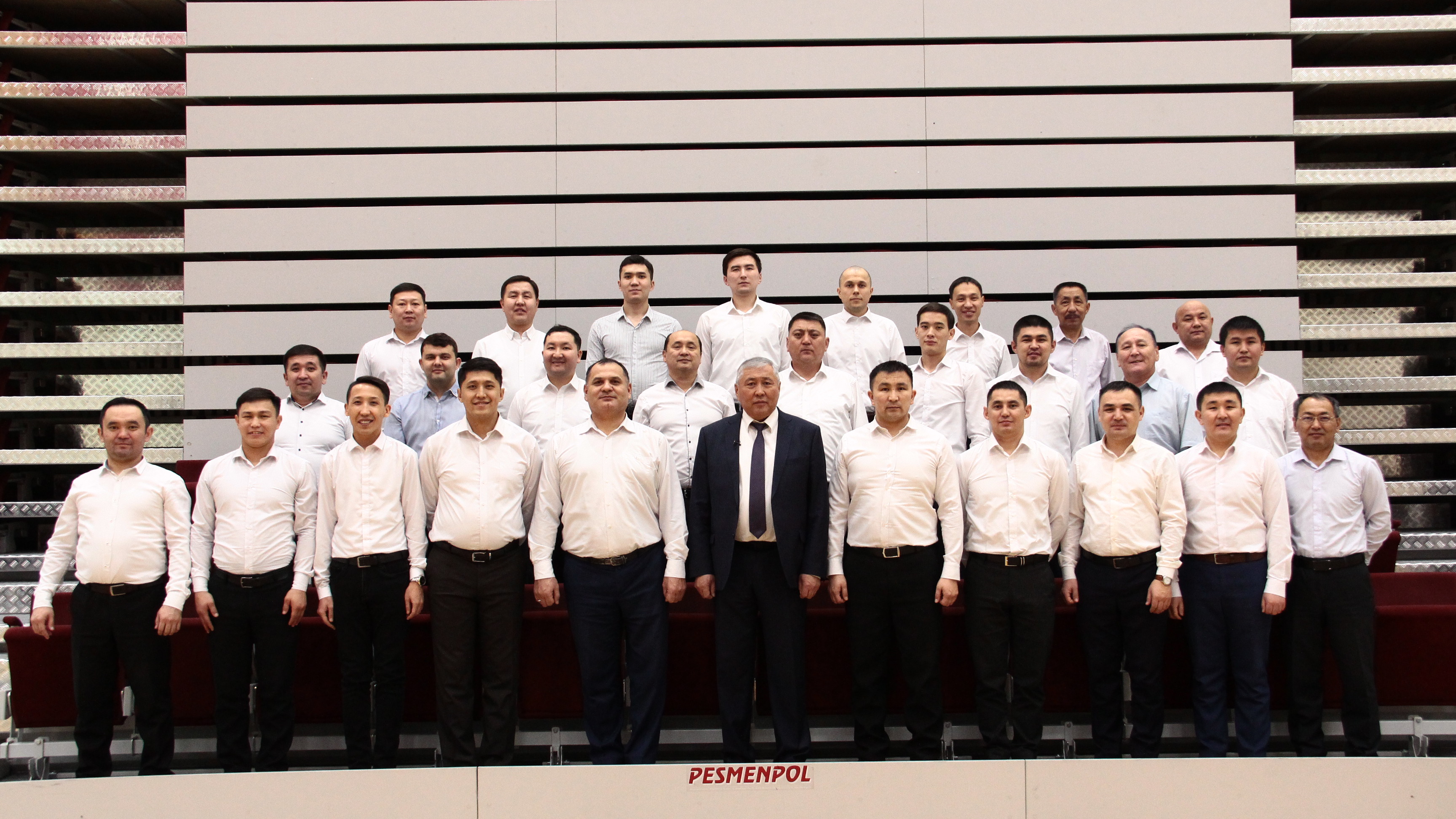 سەمەيلىك ۇستازدار اباي ءانىن ورىندادى