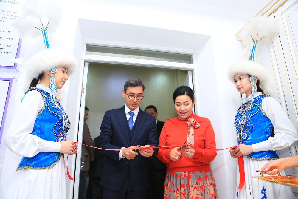 شىمكەنتتەگى جوعارى وقۋ ورنىندا پاراسات مەكتەبى مەن ادالدىق دۇكەنى اشىلدى