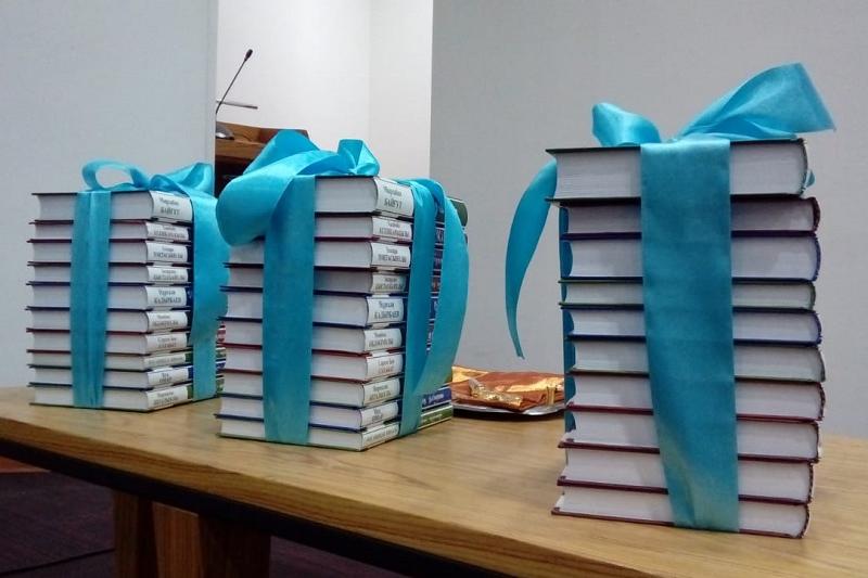 قازىرگى زامانعى قازاق ادەبيەتى 6 تىلگە اۋدارىلادى