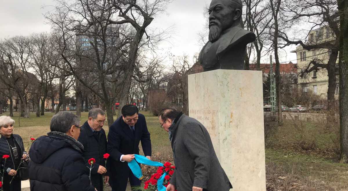 بۋداپەشتتە اباي قۇنانباي ۇلىنىڭ 175 جىلدىعى اتاپ ءوتىلدى